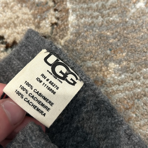 UGG Cashmere Hendrix Popcorn Stitch Scarf - Picture 3 of 4
